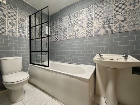 La Porte Precinct, Falkirk, Grangemouth, FK3 8AW - Photo 5