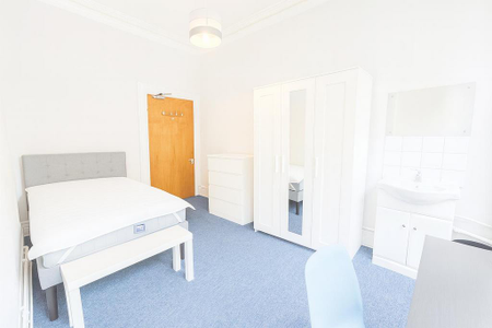 1 bedroom in a house share to rent - Photo 3