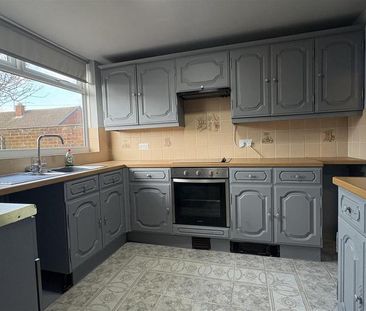 3 bedroom semi-detached house to rent - Photo 5