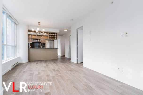 Condo in Downtown Vancouver, BC - Photo 1