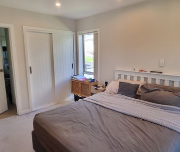 3 bedroom in Totara Vale - Photo 2