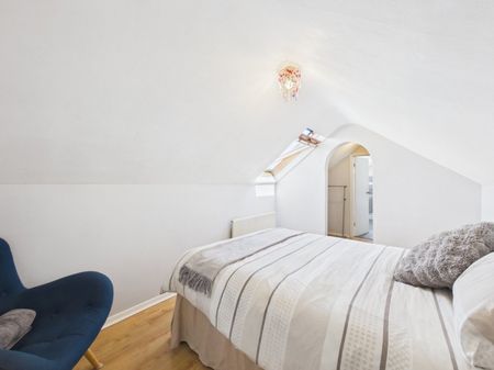 Doris Road, Ashford, Surrey,TW15 - Photo 3