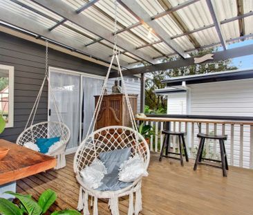 Family Home Backing Mona Vale Golf Course - Photo 4