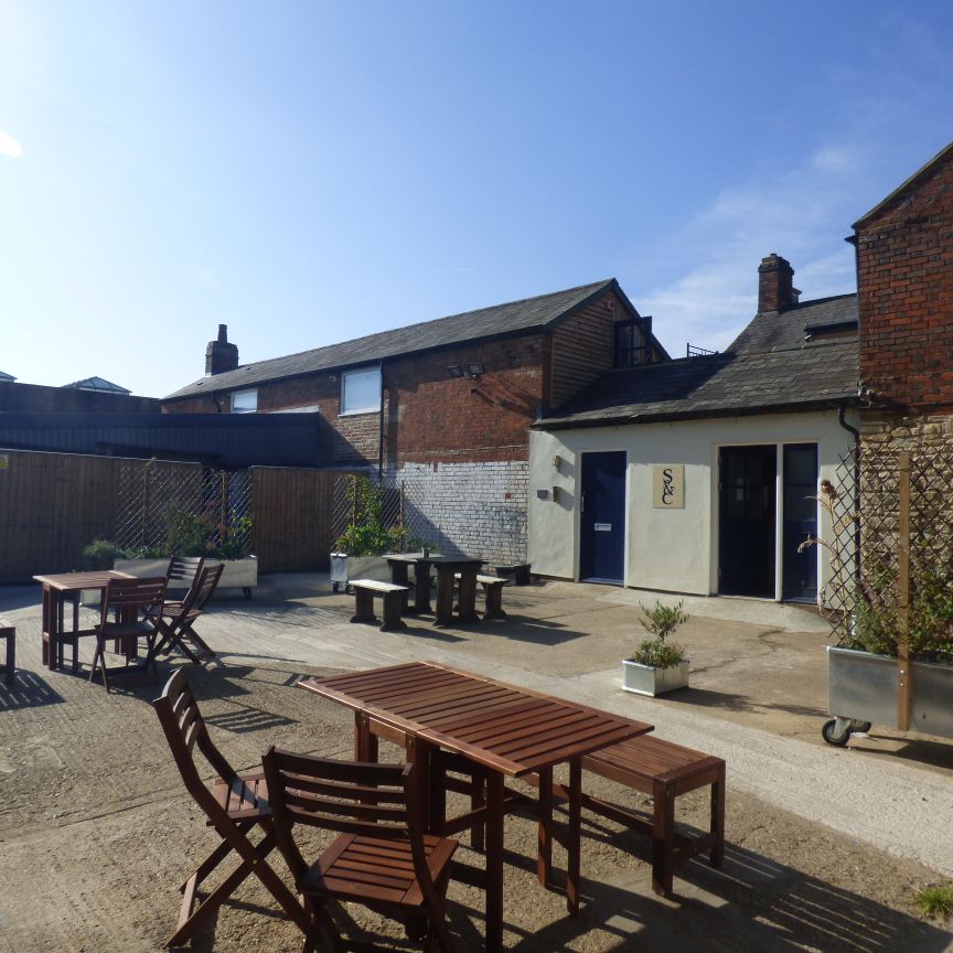 1 bedroom room to rent Market Hill, Buckingham, MK18 1JN - Photo 1