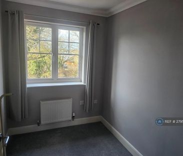 3 bedroom semi-detached house to rent - Photo 3