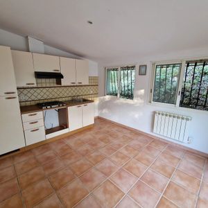 Location Appartement 2 pièces 65 m2 à Jouques - Photo 2
