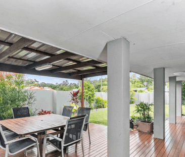 Spacious 4 Bedroom, Modern Family Home – Minutes from the Beach - Photo 1