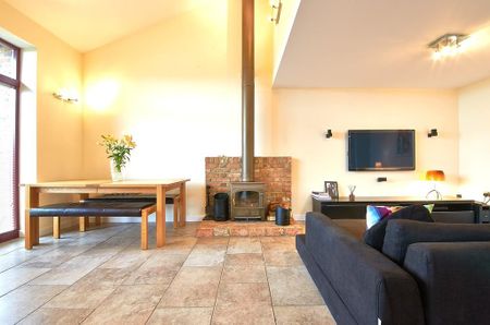 3 bedroom barn conversion to rent - Photo 2