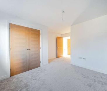 Hereford Close, Woking, GU21 - Photo 5