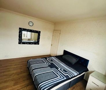 1 bedroom in a house share to rent - Photo 2