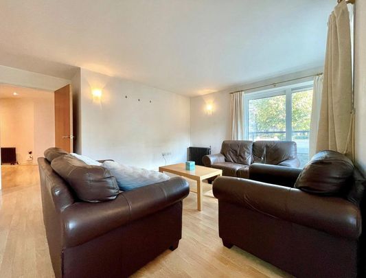 2 bedroom flat to rent - Photo 1