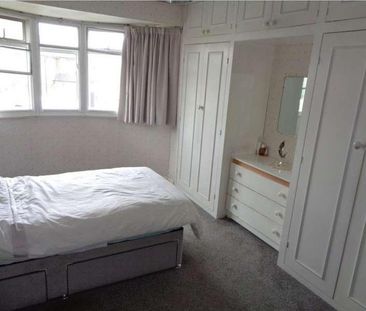 Stanwell Gardens, Stanwell, Staines-upon-thames, Surrey, TW19 - Photo 5