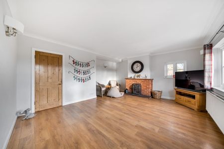 3 bedroom detached house to rent - Photo 2