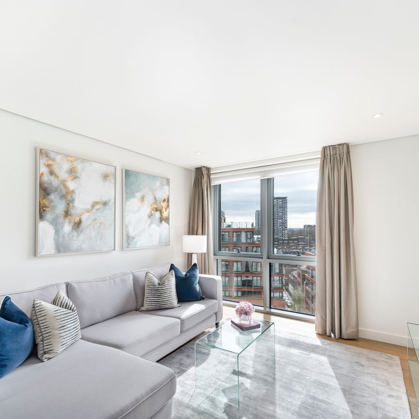 Luxury Three-Bedroom Apartment with Canal Views in Paddington Basin, London W2 - Photo 1