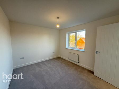 3 bedroom semi-detached house to rent - Photo 3
