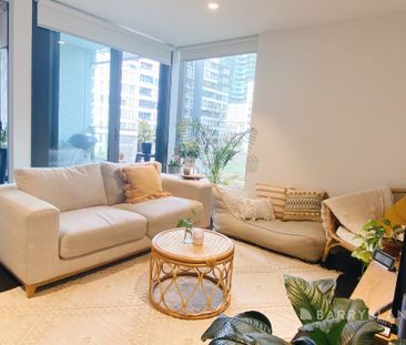 Stylish Fully Furnished 2-Bedroom Apartment in Southbank - Photo 1