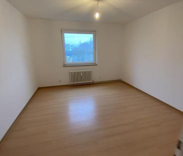 +++ Hier erwartet Sie eine frisch renovierte 3-Zimmerwohnung mit Ba... - Photo 1