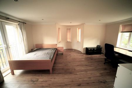 5 bedroom end of terrace house to rent - Photo 3