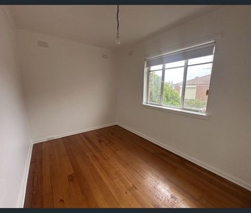 HUGE TWO BEDROOM APARTMENT IN THE HEART OF GLEN HUNTLY! - Photo 6