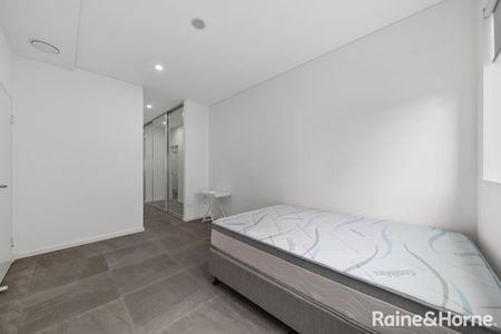 Two Spacious Three Bedroom Apartments to Choose From! - Photo 2