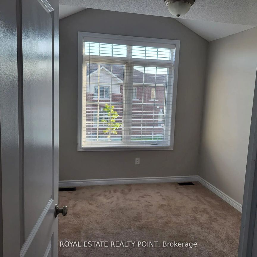 Condo Townhouse For Lease | E9010328 - Photo 1