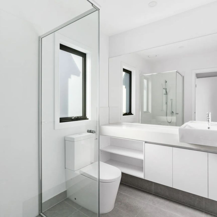 Two Bedroom + Study Townhouse! - Photo 1