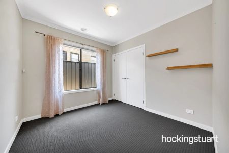 Spacious Family Home in Prime Mernda Location - Photo 2