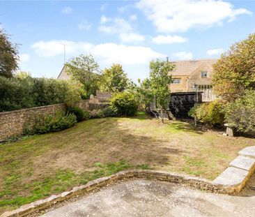 Charming three bedroom cottage in the desirable village of Winson. - Photo 1