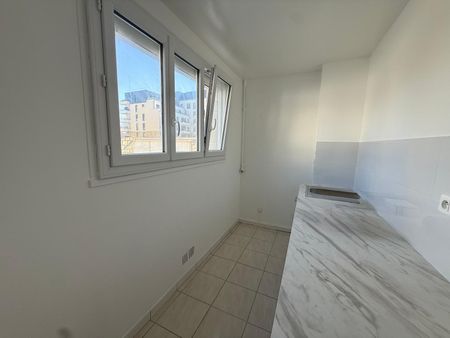 Location Appartement 2 pièces 43m² ROSNY SOUS BOIS 93110 - Photo 4