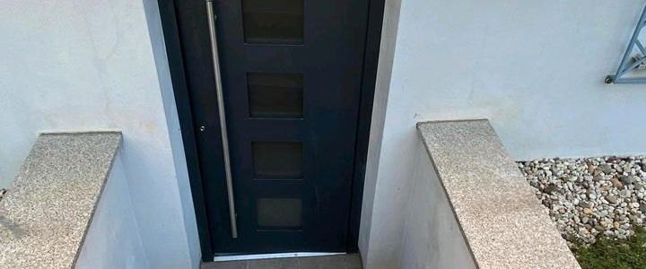 Schöne 2,5 Zimmerwohnung mit Einbauküche in ruhiger Lage - Foto 1