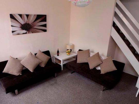 Blandford Road Room 3 - Photo 1