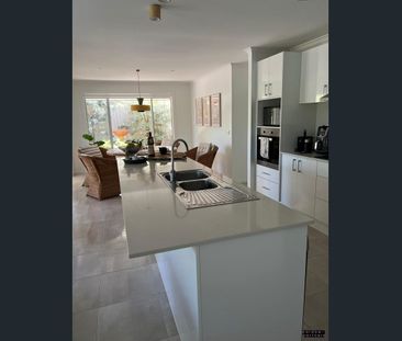 Well-presented 4-bedroom home - Photo 5