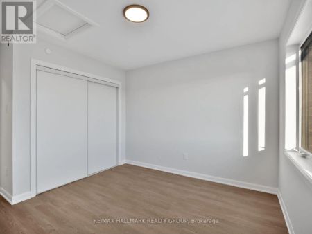 11 - 301 GLENROY GILBERT DRIVE - Photo 4