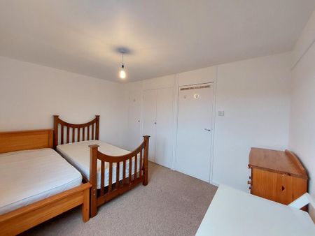 2 bedroom end of terrace house to rent - Photo 2