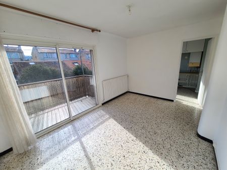 Location Appartement 3 pièces 49m² MARSEILLE 9ème - Photo 2