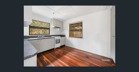 Immaculate Home in South Toowoomba! - Photo 4