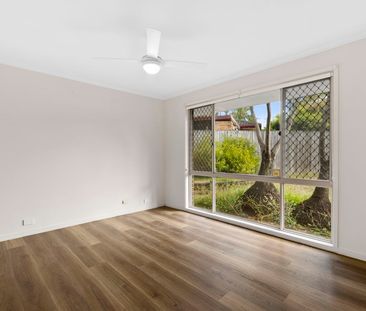 SPACIOUS HOME PERFECT FOR YOUR FAMILY - NEW FLOORING/ BLINDS / CEIL... - Photo 4