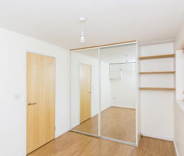 2 bedroom end of terrace house to rent - Photo 4