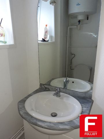 VILLEDIEU LES POÊLES Centre ville - Au 2ème étage - T2 de 26 m² - Photo 5