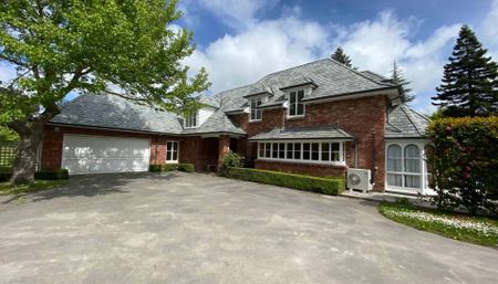 HAREWOOD – 5 BEDROOM, 3 BATHROOM, 3 LOUNGE, DOUBLE GARAGE. - Photo 4