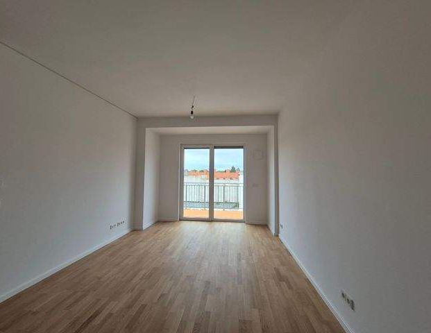 Erstbezug nach Sanierung - Schicke 2-Zimmer mit Parkett, Balkon, Einbauküche, Fußbodenheizung u. Stellplatz - Foto 1