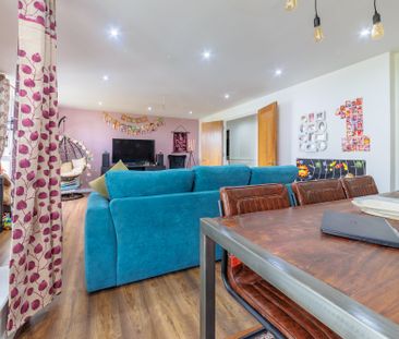 2 bed Flat in Barrier Point Road , London, E16 2SB - Photo 3