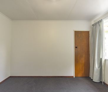 4-Bedroom Home - Freshly Updated & Ready to Go - Photo 5