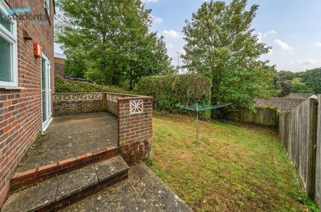 4 bedroom semi-detached house to rent - Photo 5