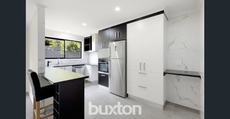 Light & Bright - Comfortable Living in a Peaceful Pocket. Water usage included in rent! - Photo 3