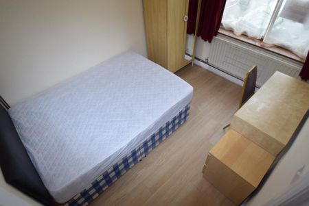 6 bedroom terraced house to rent - Photo 5