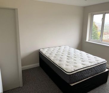 4 bedroom semi-detached house to rent - Photo 5