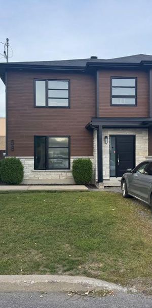 Grand 4 1/2 secteur l'Epiphanie avec cour priver de 3200 pied carré - Photo 1