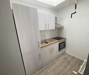 Kleine 2-Raum-Wohnung mit EBK in Weisswasser zu vermieten - Photo 1