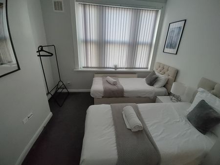 2 Bed Flat, Birmingham Road, B70 - Photo 2